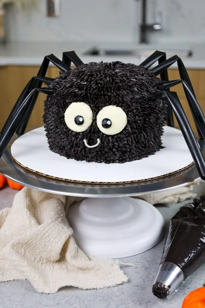 Delicious black frosting that doesn't stain teeth in creative dessert designs