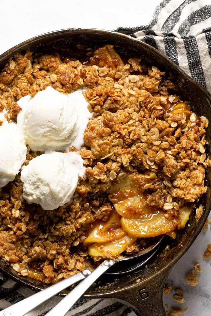 Bowl of easy homemade apple crisp with cinnamon topping