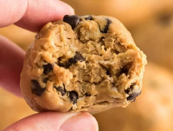Healthy no bake protein balls made with nutritious ingredients
