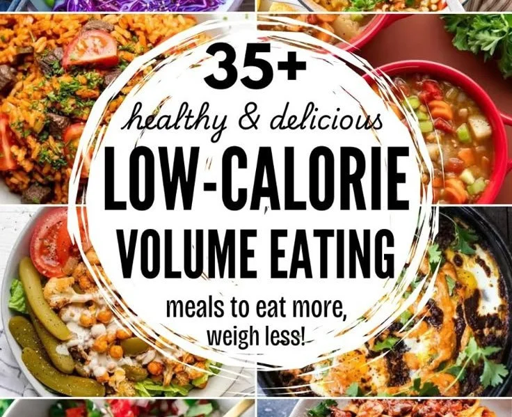 A vibrant low-calorie meal featuring fresh vegetables and lean protein.