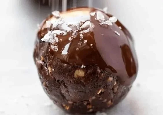 Sea Salt Dark Chocolate Quinoa Energy Balls for a healthy snack