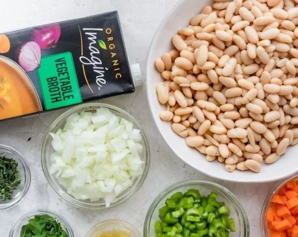 Vegetarian Mediterranean White Bean Soup