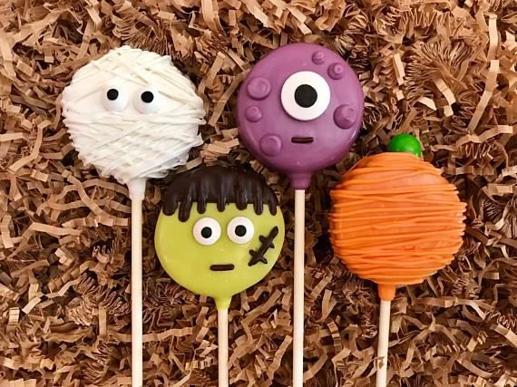 Halloween Oreo Pops - chocolate covered Oreo cookies for party favors