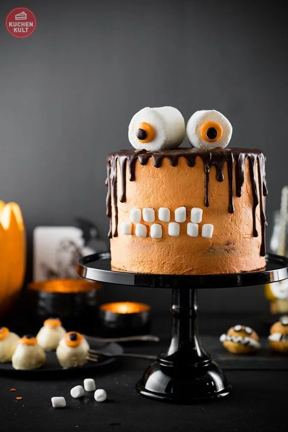 Delicious Monstertorte for Halloween party snacks and desserts