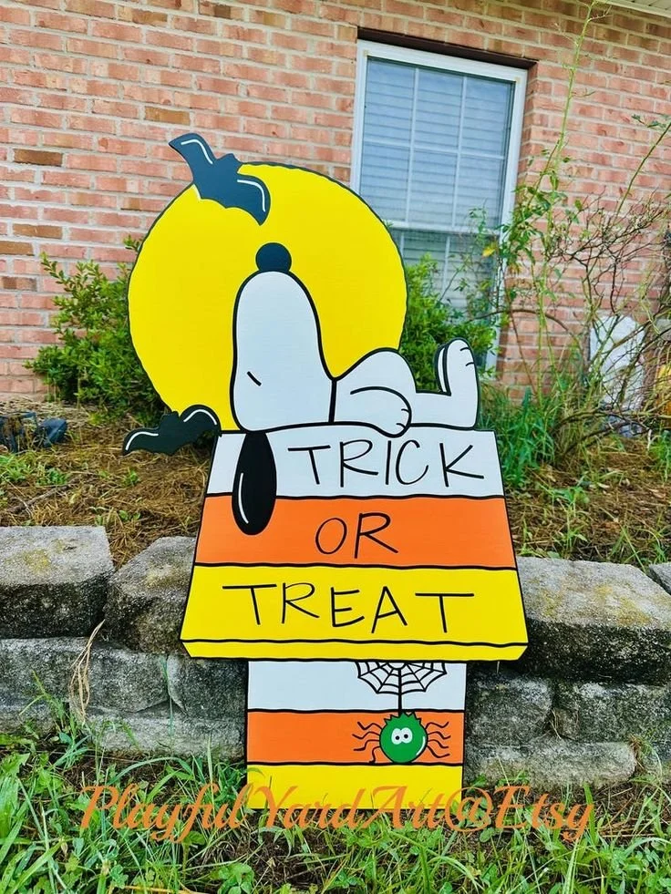 Snoopy Halloween yard art for Trick or Treat celebrations