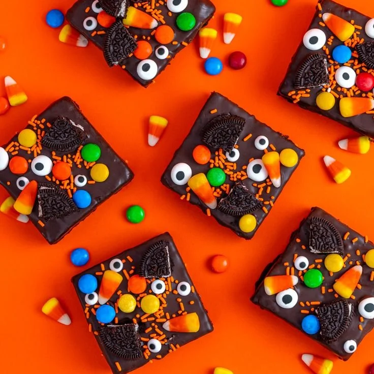 Spooky Eyed Halloween Brownies in a bakery box, perfect for Halloween treats.