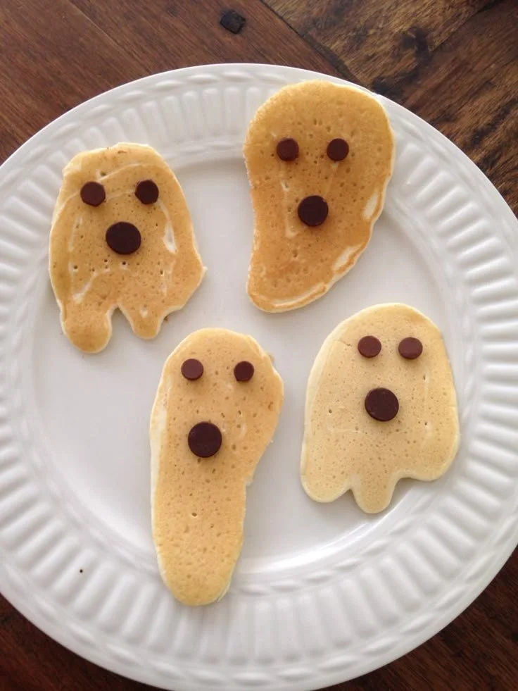 Delicious spooky pancake ghosts for Halloween breakfast
