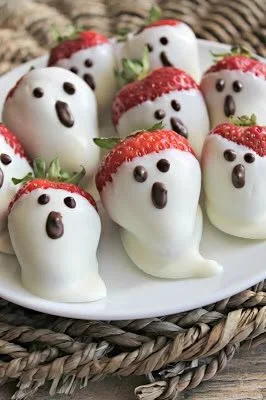 White Chocolate Strawberry Ghosts decorated for Halloween